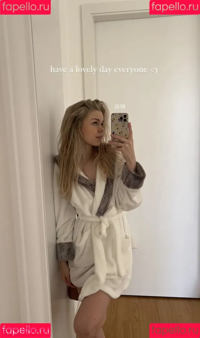 Lea Peach / https: Onlyfans Photo Gallery 