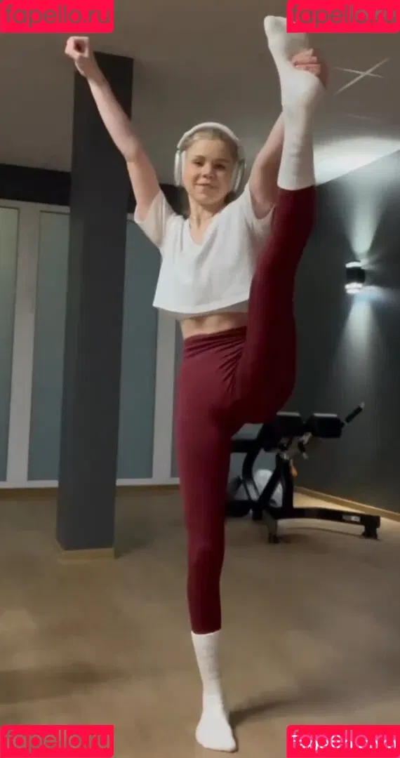 Lea Peach / https: Onlyfans Photo Gallery 