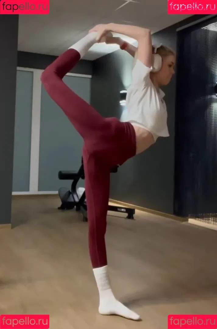 Lea Peach / https: Onlyfans Photo Gallery 