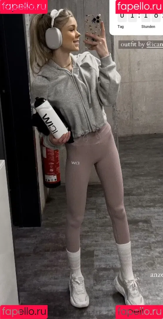 Lea Peach / https: Onlyfans Photo Gallery 
