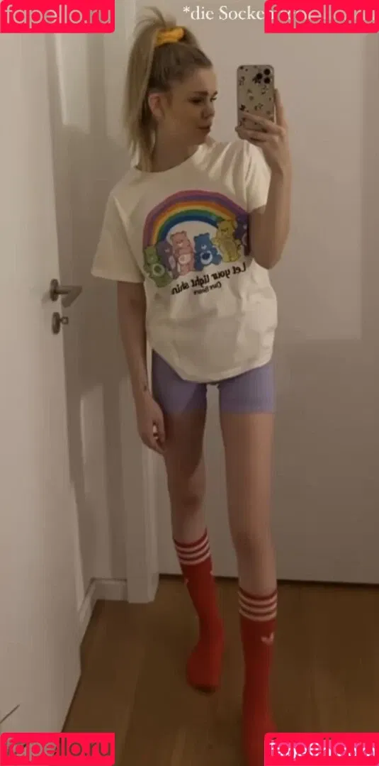 Lea Peach / https: Onlyfans Photo Gallery 