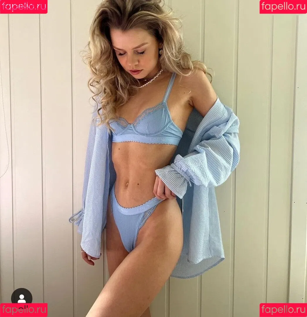 Lea Peach / https: Onlyfans Photo Gallery 