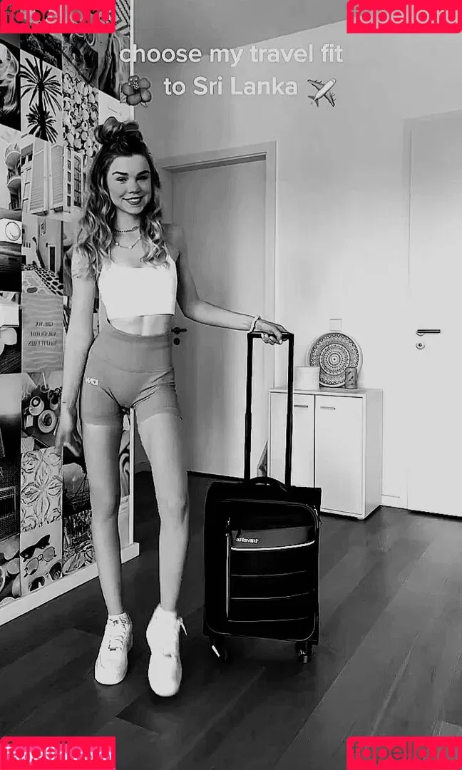 Lea Peach / https: Onlyfans Photo Gallery 
