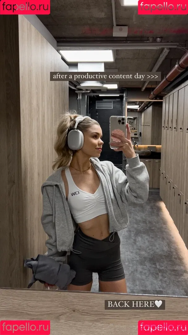 Lea Peach / https: Onlyfans Photo Gallery 