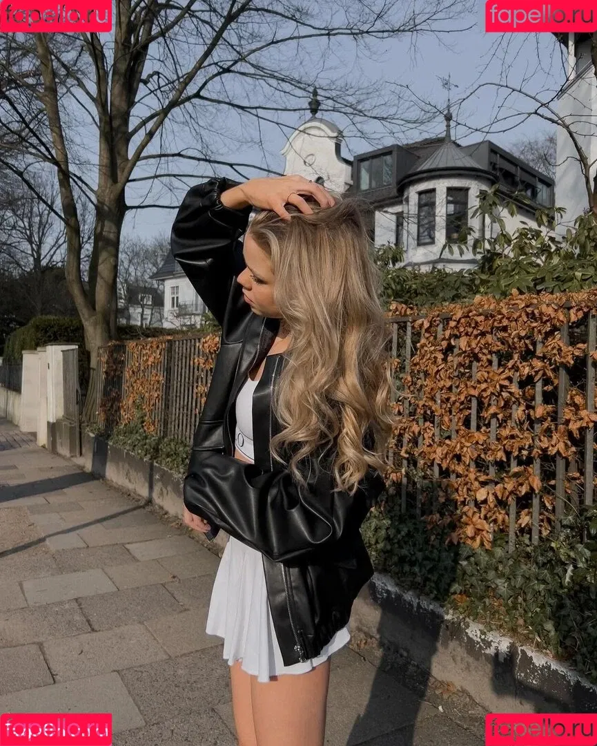 Lea Peach / https: Onlyfans Photo Gallery 