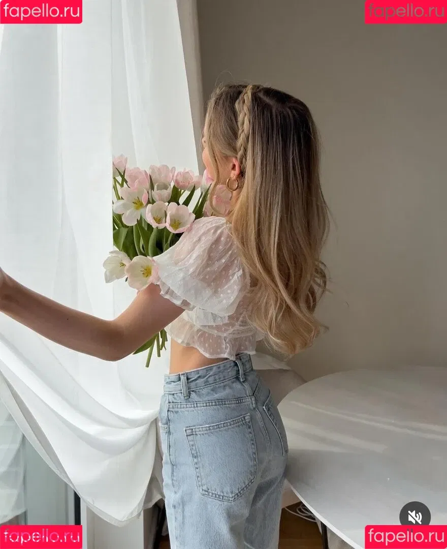 Lea Peach / https: Onlyfans Photo Gallery 