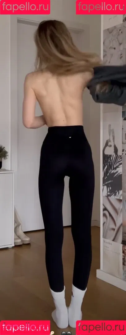 Lea Peach / https: Onlyfans Photo Gallery 