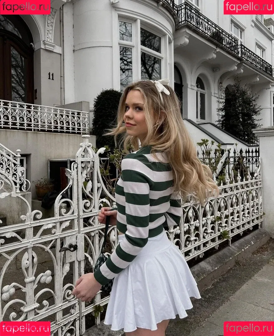 Lea Peach / https: Onlyfans Photo Gallery 
