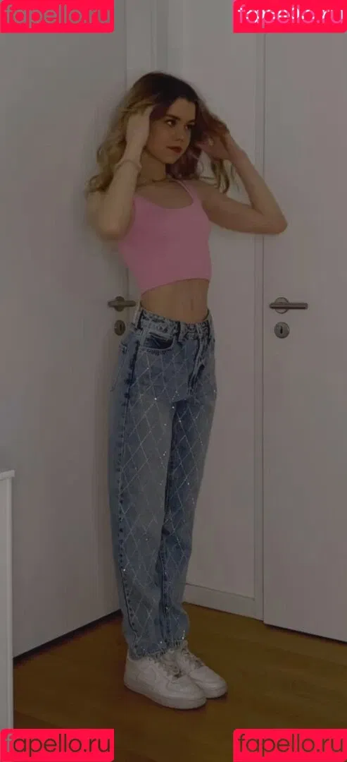 Lea Peach / https: Onlyfans Photo Gallery 