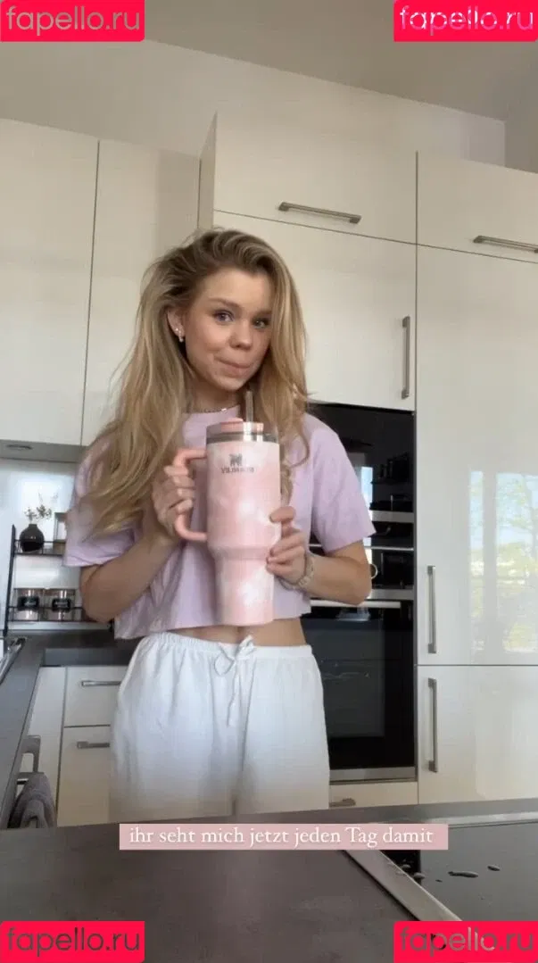 Lea Peach / https: Onlyfans Photo Gallery 