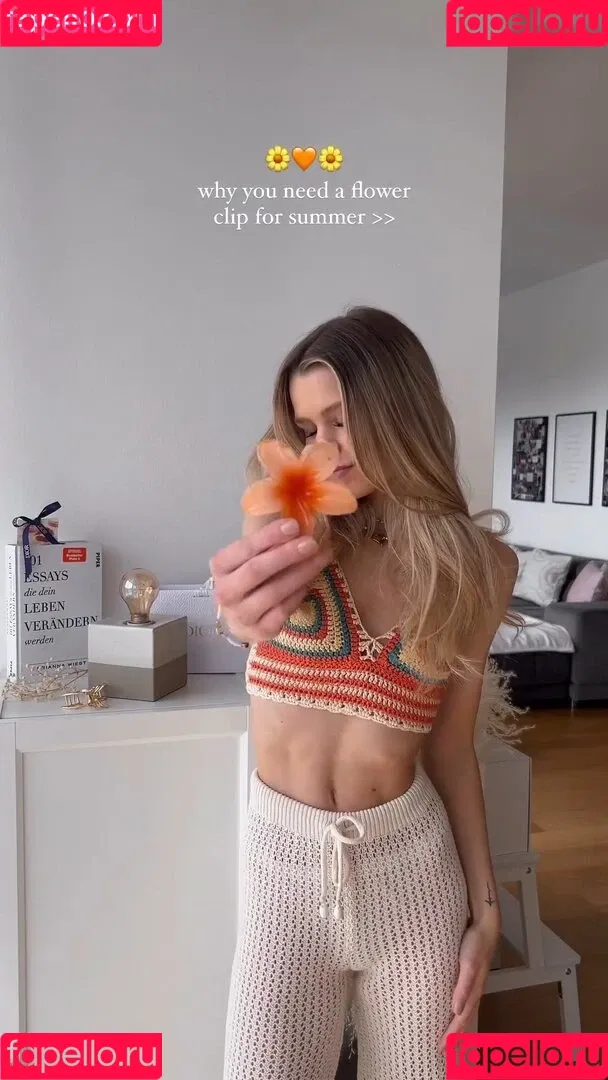 Lea Peach / https: Onlyfans Photo Gallery 