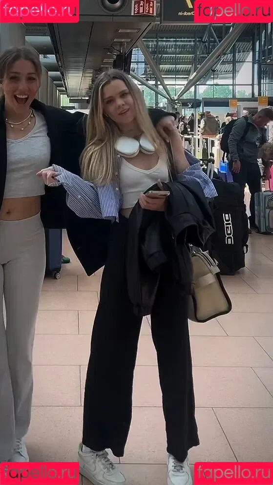 Lea Peach / https: Onlyfans Photo Gallery 