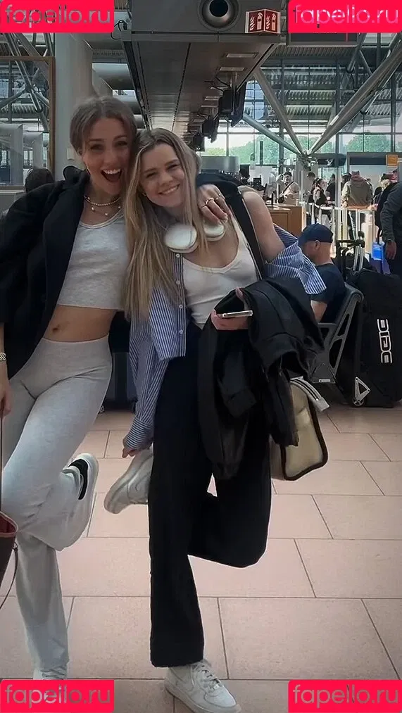 Lea Peach / https: Onlyfans Photo Gallery 