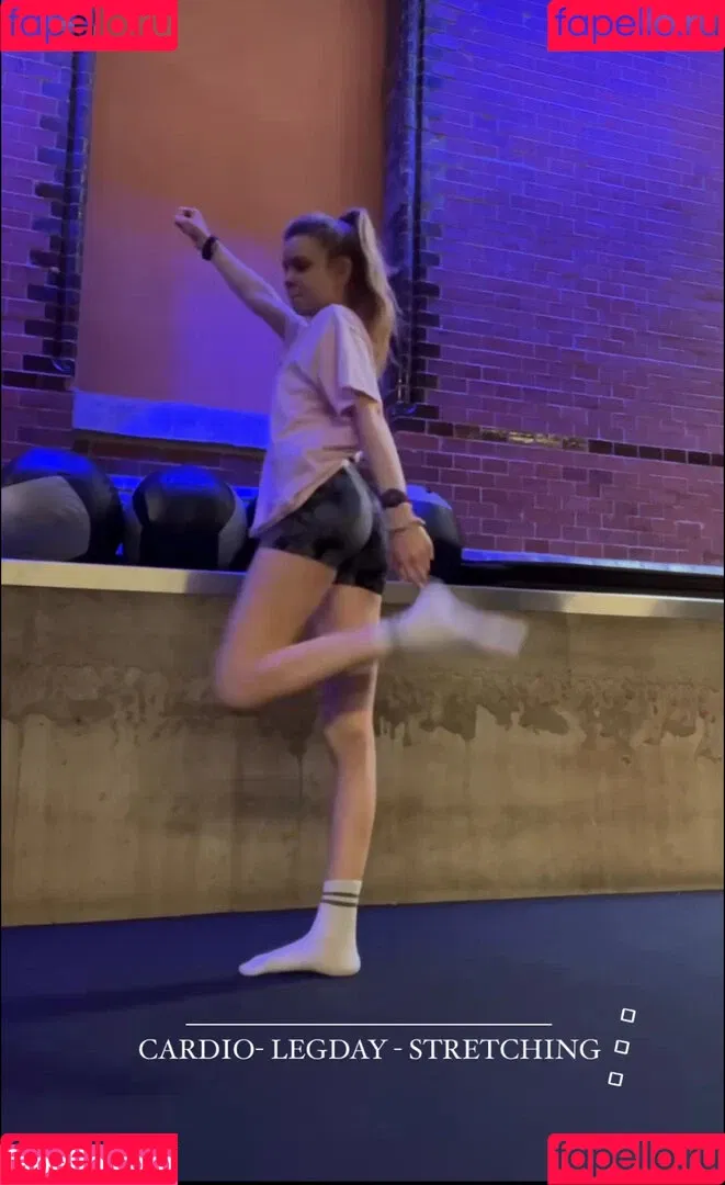 Lea Peach / https: Onlyfans Photo Gallery 