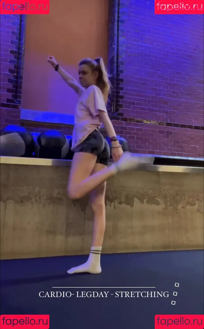 Lea Peach / https: Onlyfans Photo Gallery 