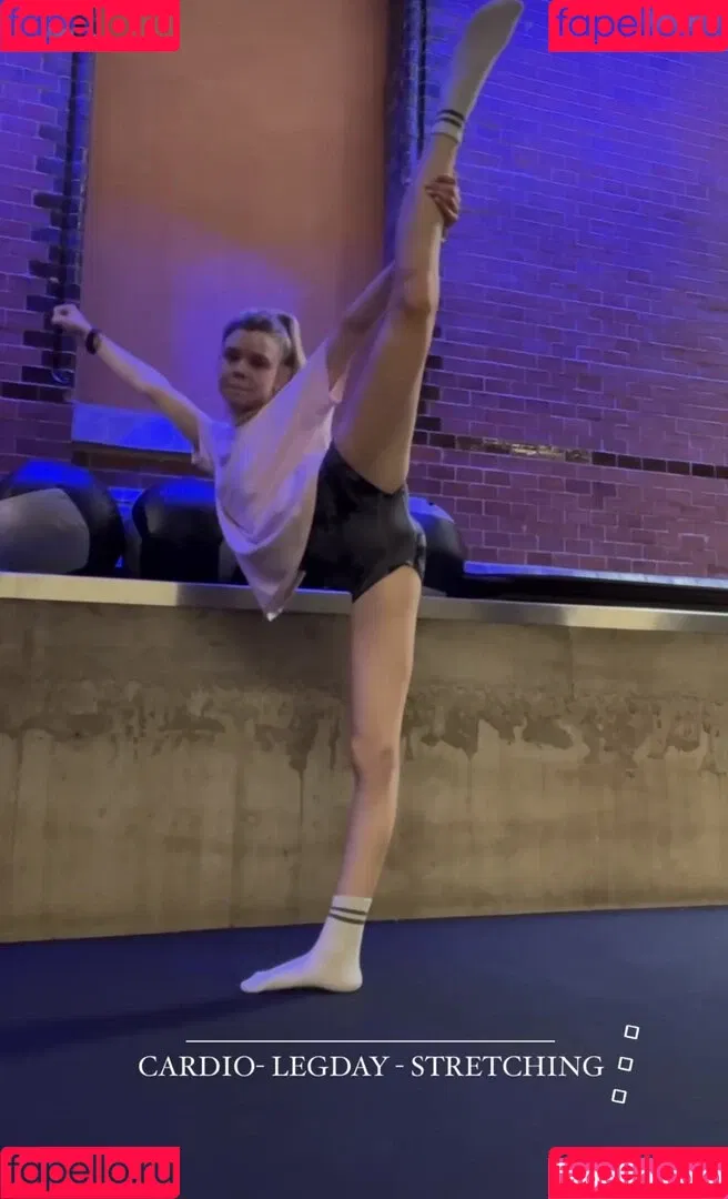 Lea Peach / https: Onlyfans Photo Gallery 