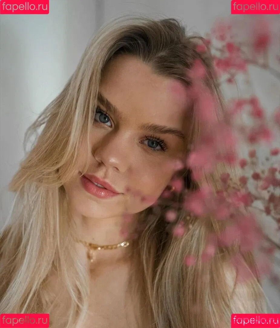 Lea Peach / https: Onlyfans Photo Gallery 