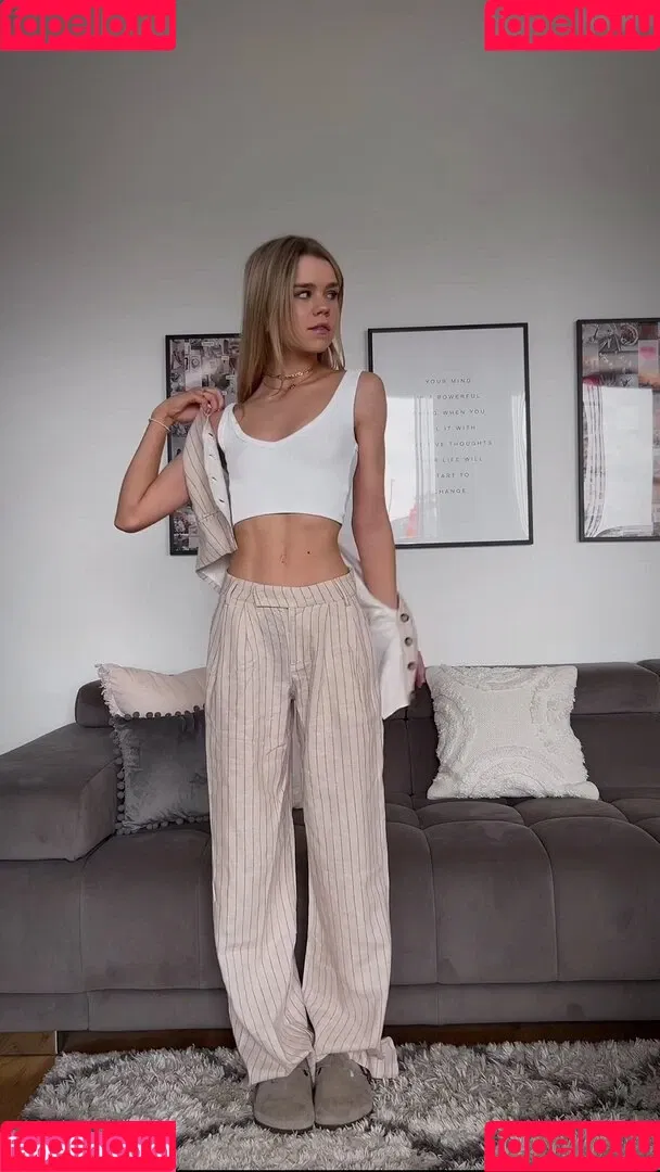 Lea Peach / https: Onlyfans Photo Gallery 