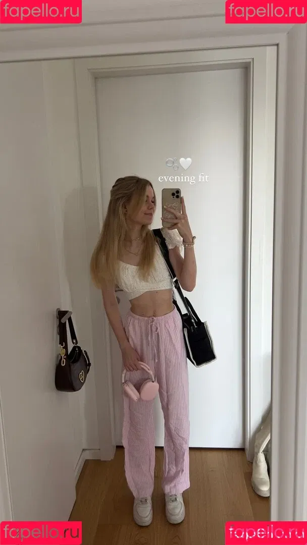 Lea Peach / https: Onlyfans Photo Gallery 