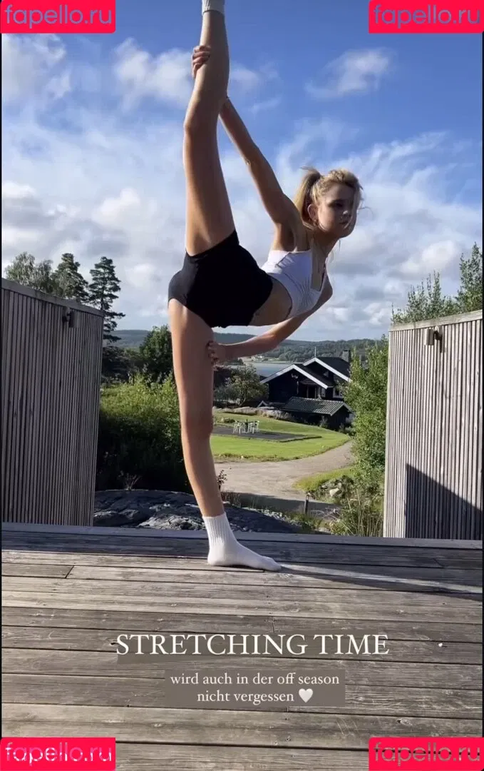 Lea Peach / https: Onlyfans Photo Gallery 