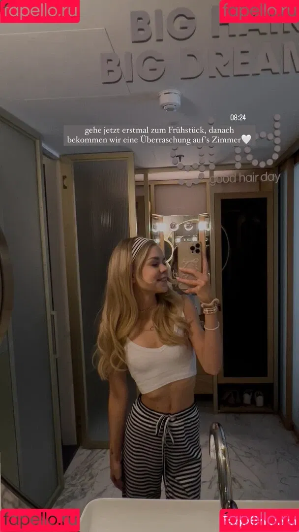 Lea Peach / https: Onlyfans Photo Gallery 