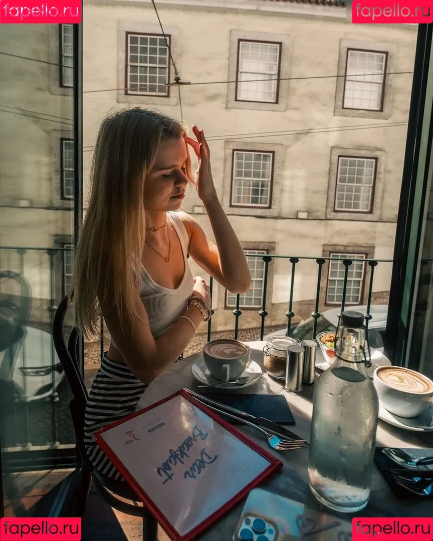 Lea Peach / https: Onlyfans Photo Gallery 
