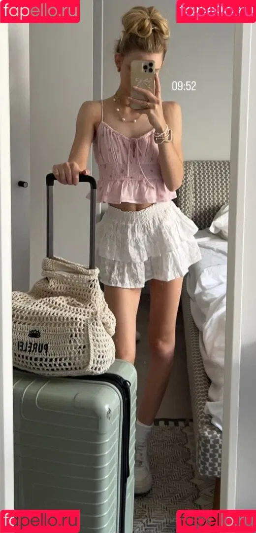 Lea Peach / https: Onlyfans Photo Gallery 