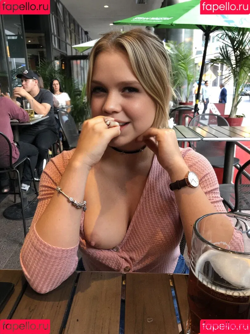 Lea Peach / https: Onlyfans Photo Gallery 