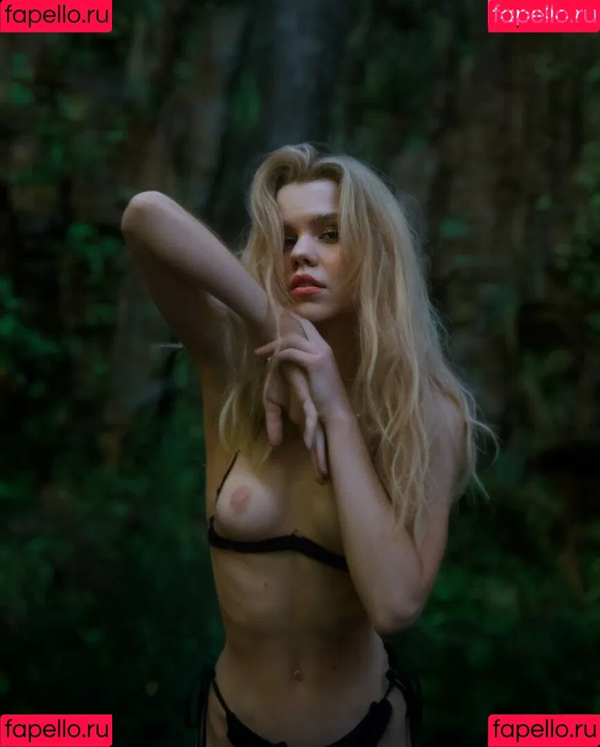 Lea Peach / https: Onlyfans Photo Gallery 