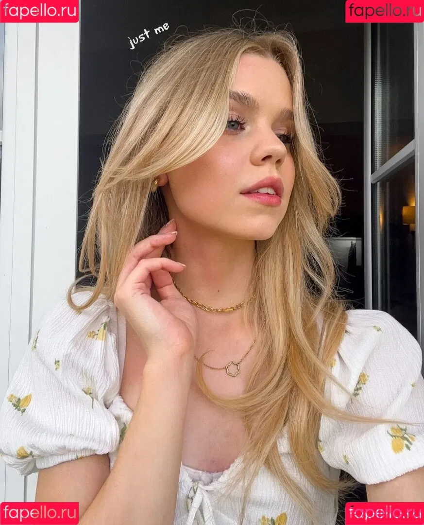 Lea Peach / https: Onlyfans Photo Gallery 