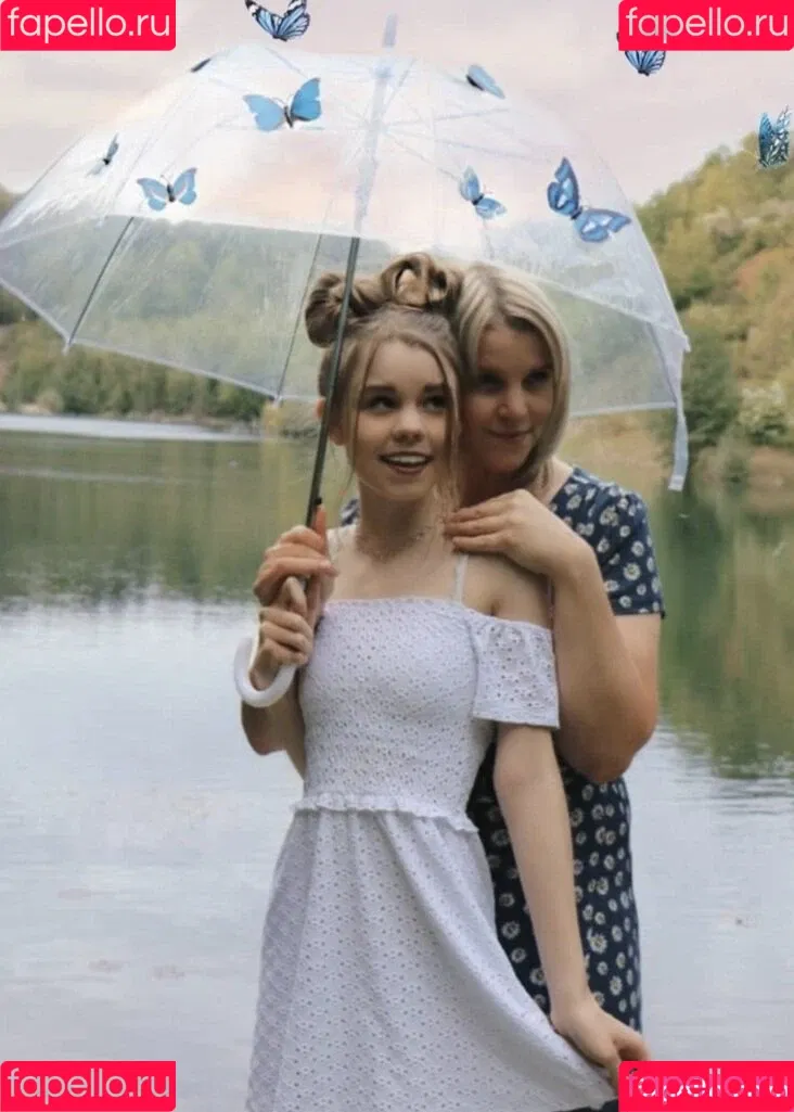 Lea Peach / https: Onlyfans Photo Gallery 