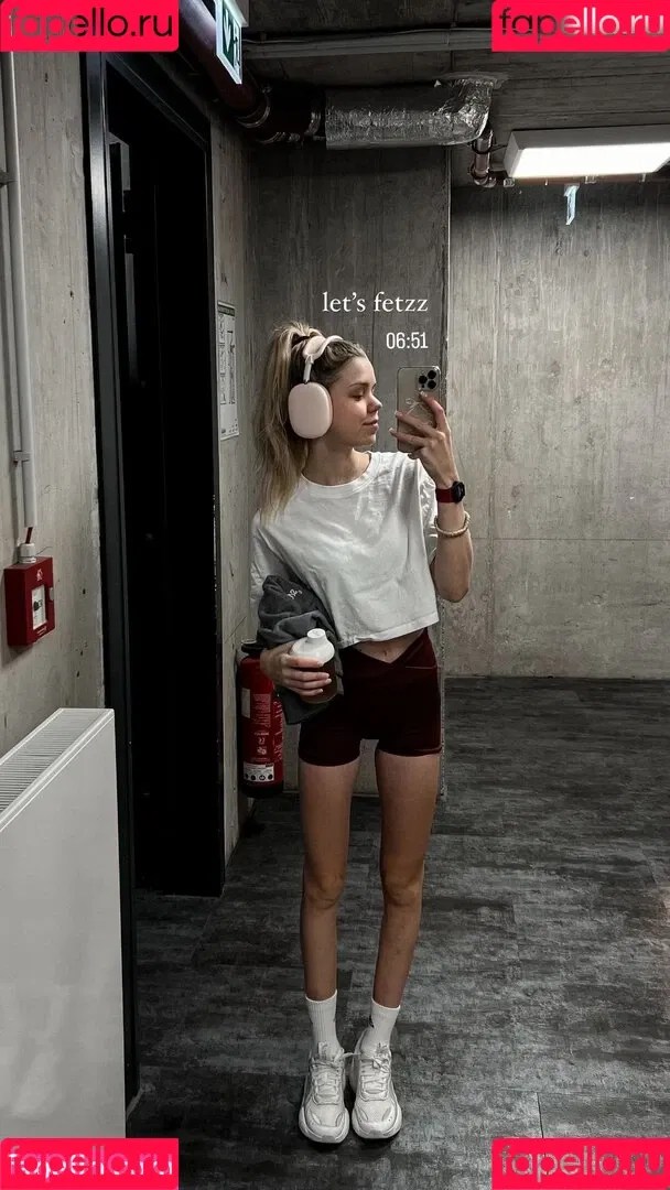 Lea Peach / https: Onlyfans Photo Gallery 
