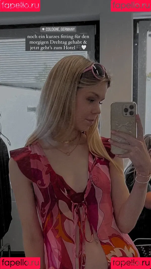 Lea Peach / https: Onlyfans Photo Gallery 