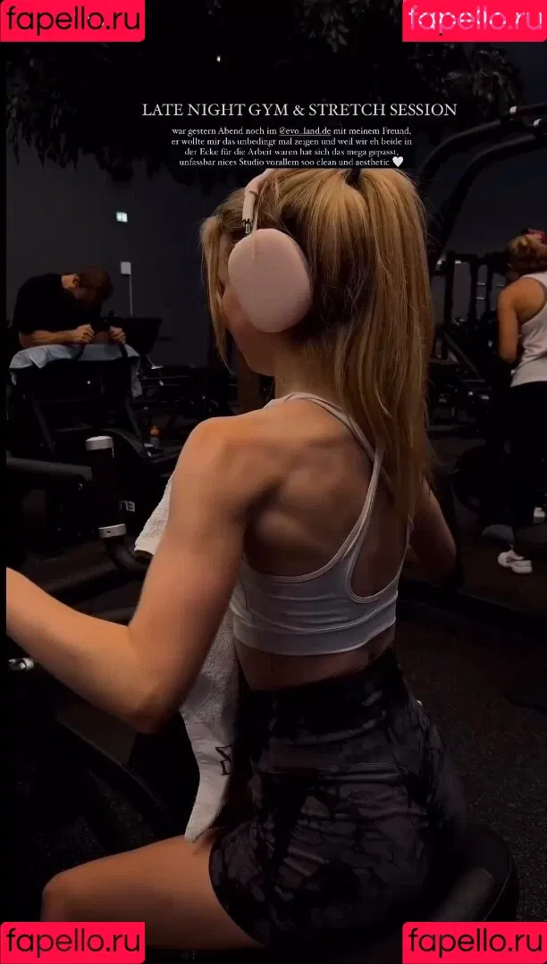 Lea Peach / https: Onlyfans Photo Gallery 