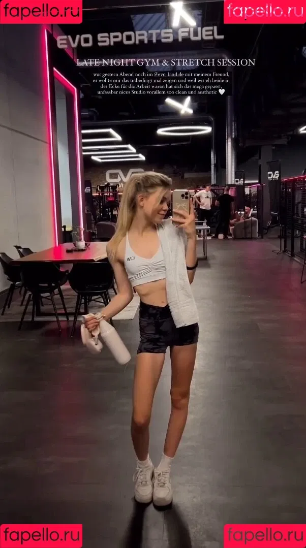 Lea Peach / https: Onlyfans Photo Gallery 