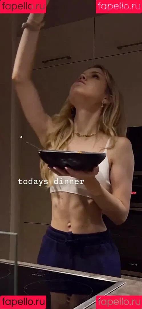 Lea Peach / https: Onlyfans Photo Gallery 
