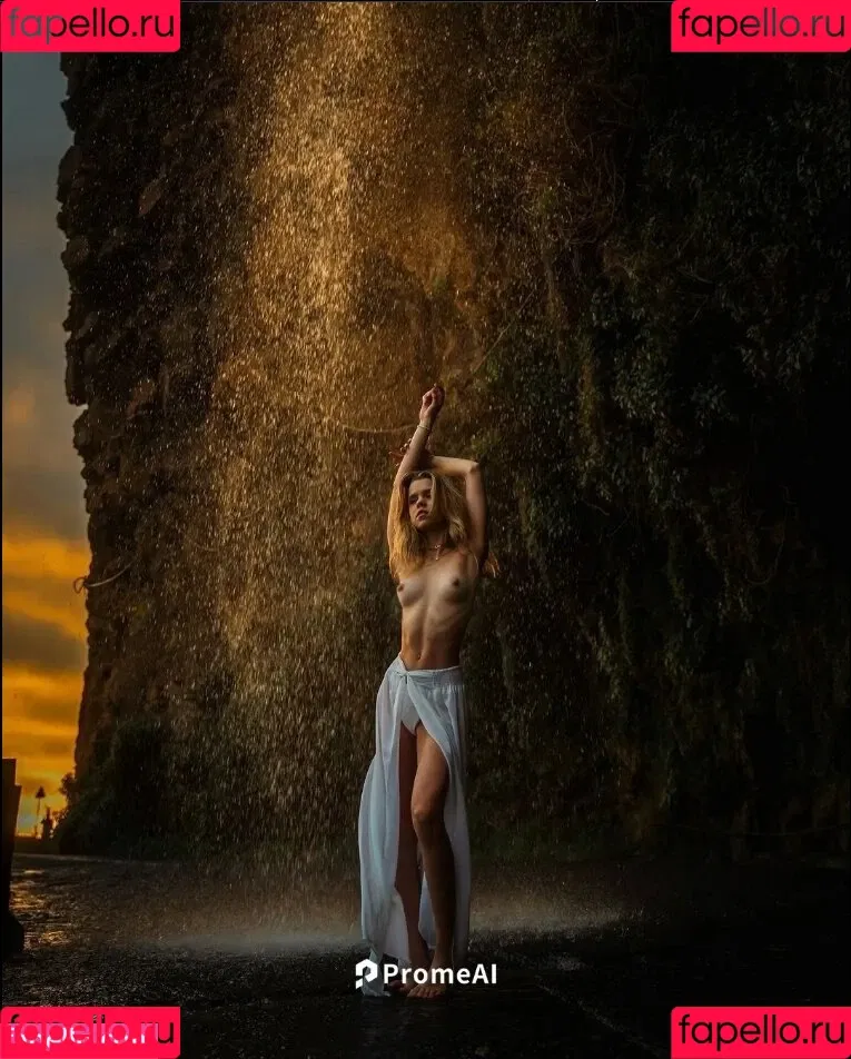 Lea Peach / https: Onlyfans Photo Gallery 