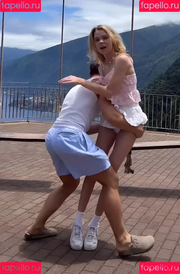 Lea Peach / https: Onlyfans Photo Gallery 