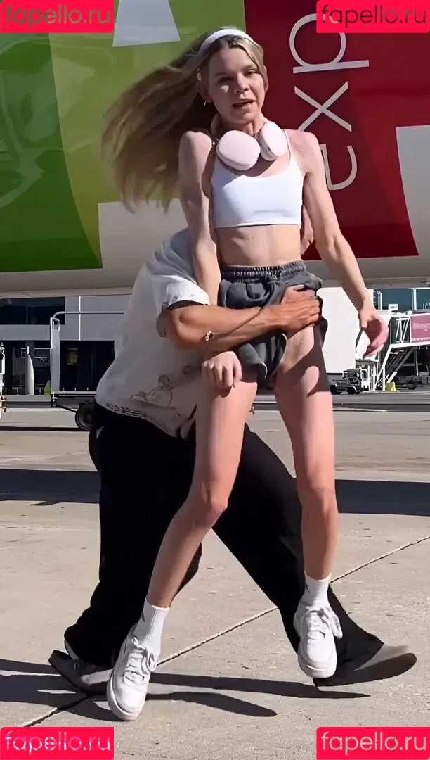 Lea Peach / https: Onlyfans Photo Gallery 