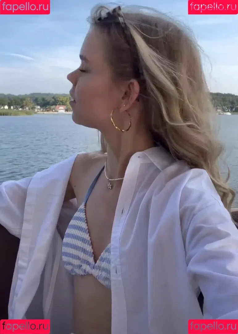 Lea Peach / https: Onlyfans Photo Gallery 