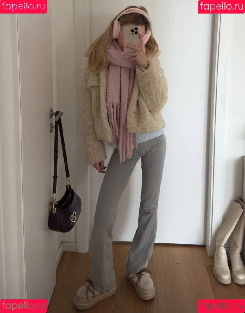 Lea Peach / https: Onlyfans Photo Gallery 