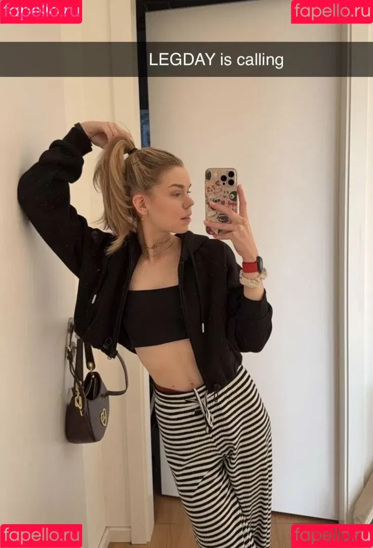 Lea Peach / https: Onlyfans Photo Gallery 