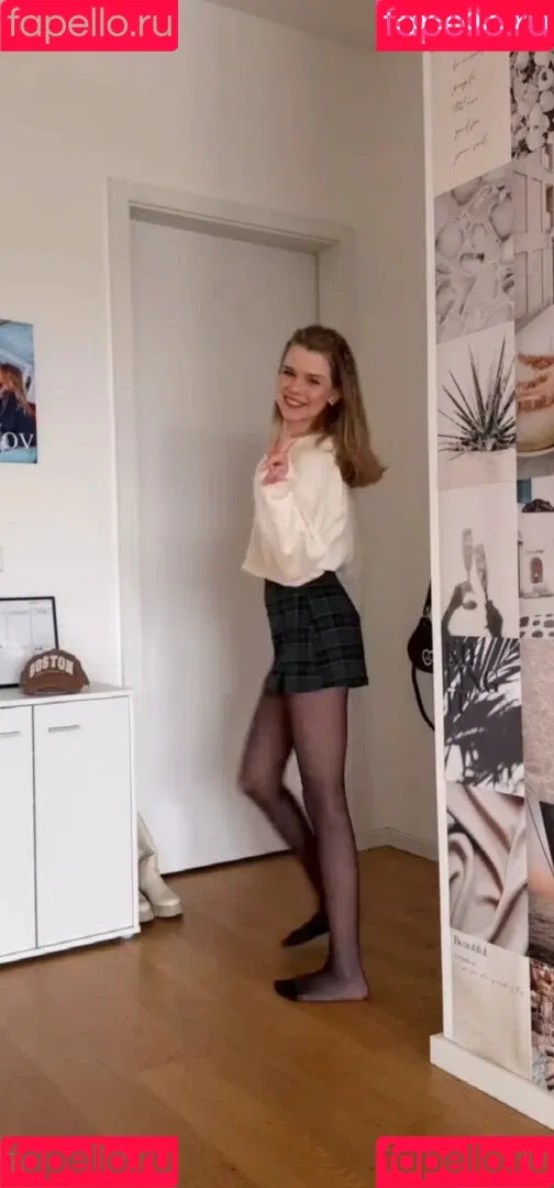 Lea Peach / https: Onlyfans Photo Gallery 