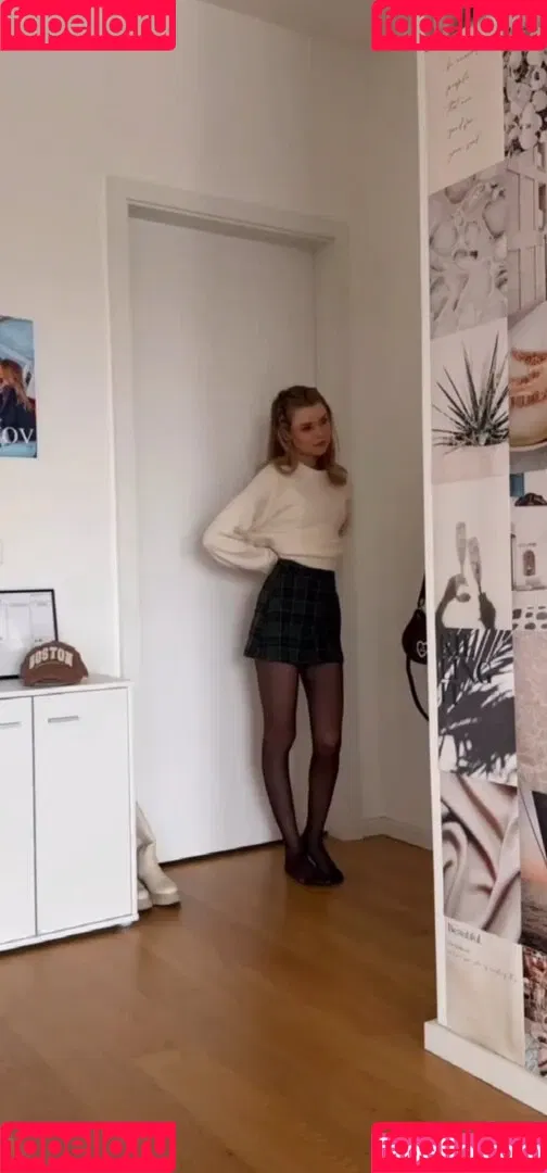 Lea Peach / https: Onlyfans Photo Gallery 
