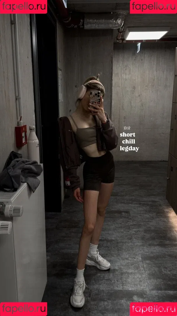 Lea Peach / https: Onlyfans Photo Gallery 