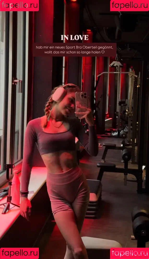 Lea Peach / https: Onlyfans Photo Gallery 