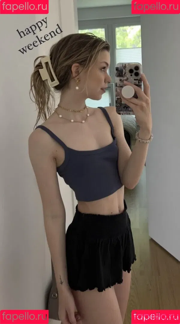 Lea Peach / https: Onlyfans Photo Gallery 