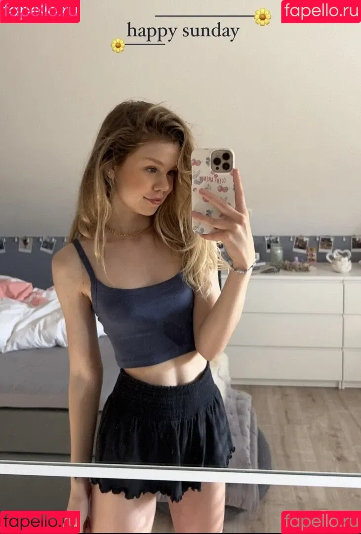 Lea Peach / https: Onlyfans Photo Gallery 