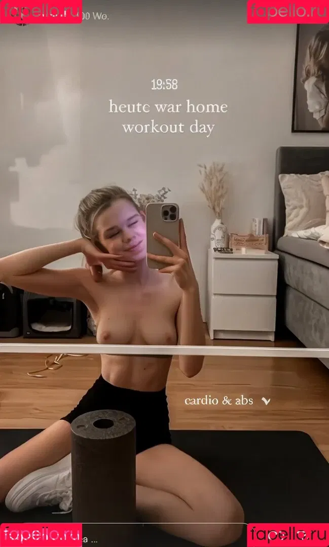 Lea Peach / https: Onlyfans Photo Gallery 