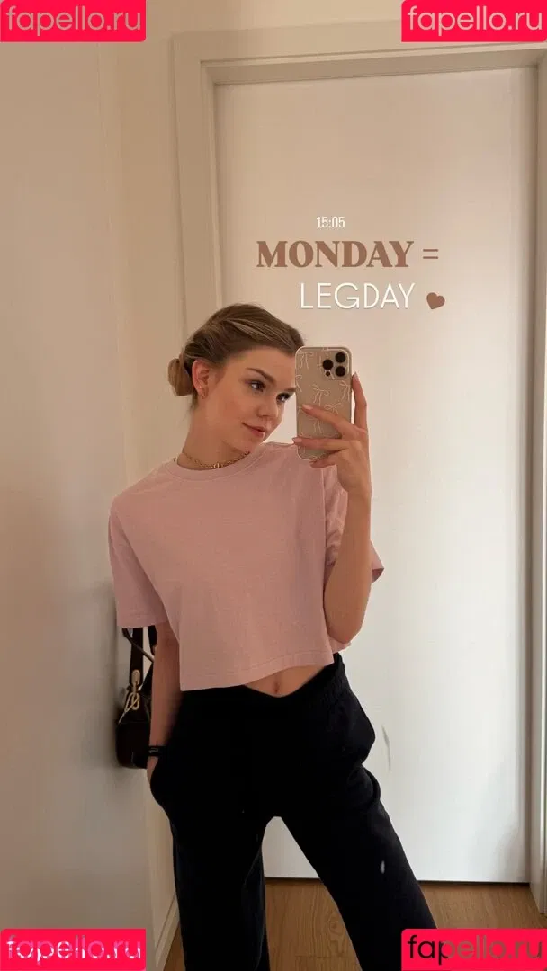 Lea Peach / https: Onlyfans Photo Gallery 